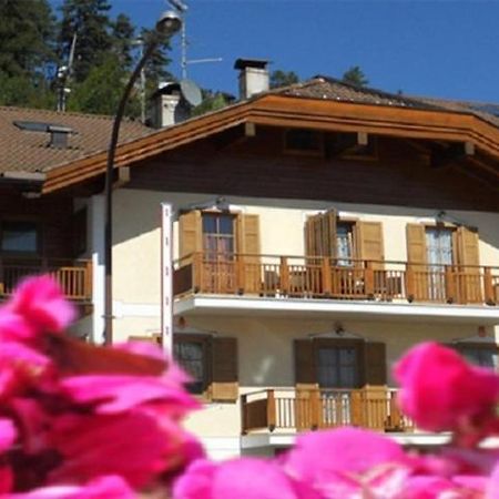 Residence Garni Manuela Cavalese Bagian luar foto