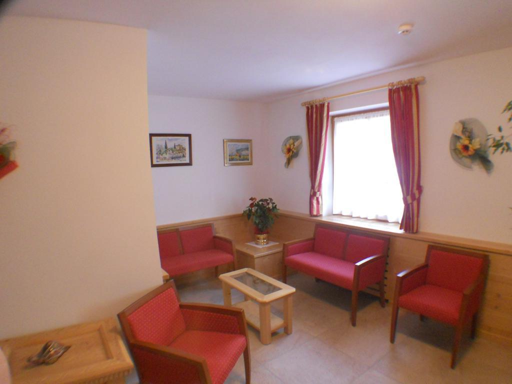Residence Garni Manuela Cavalese Bagian luar foto