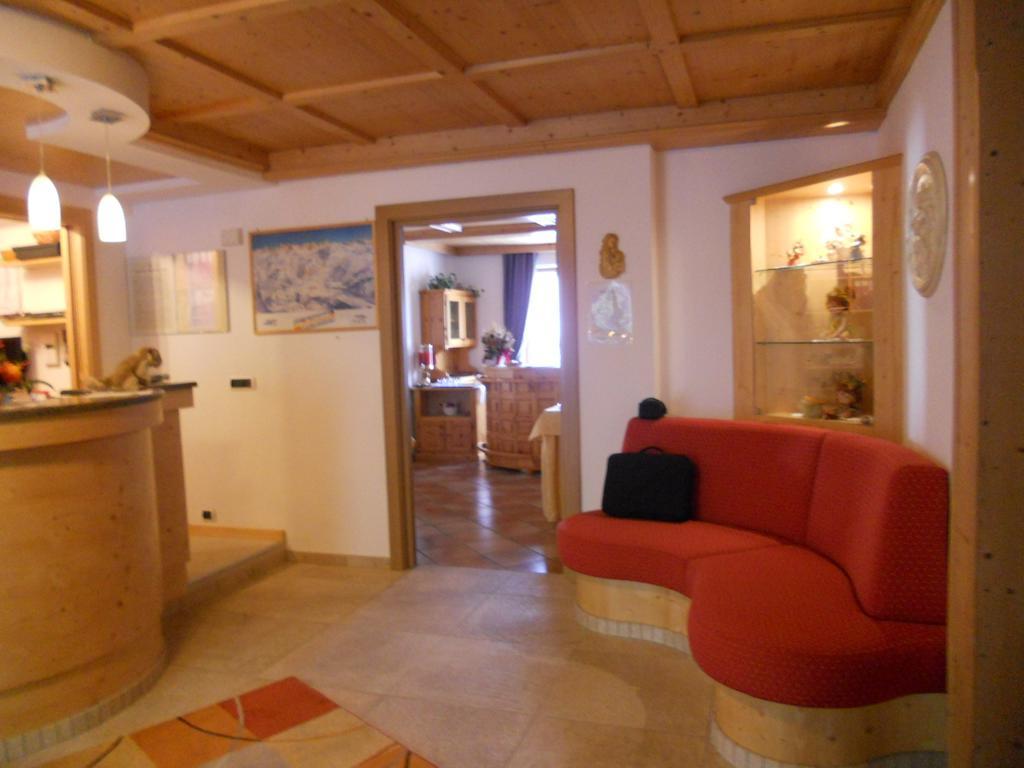 Residence Garni Manuela Cavalese Bagian luar foto