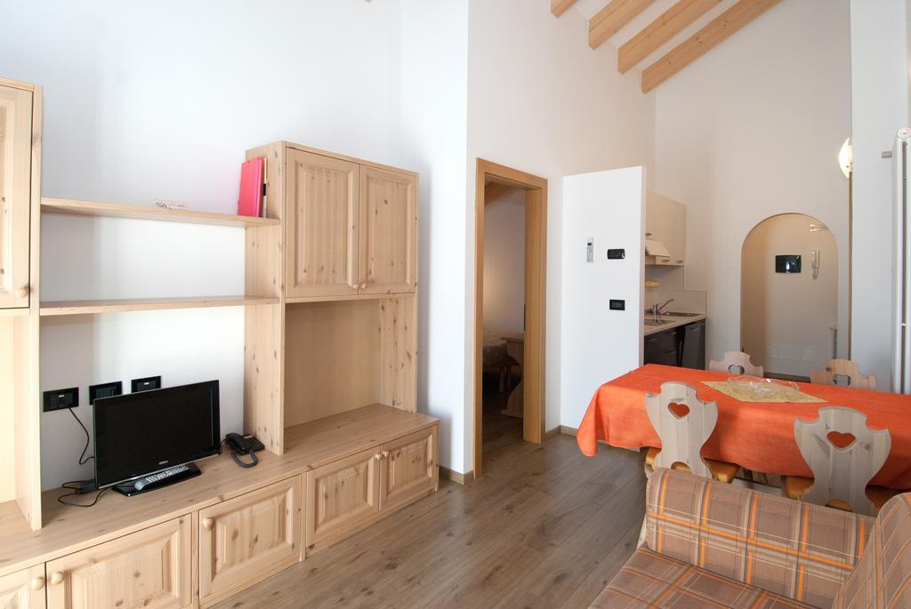 Residence Garni Manuela Cavalese Bagian luar foto