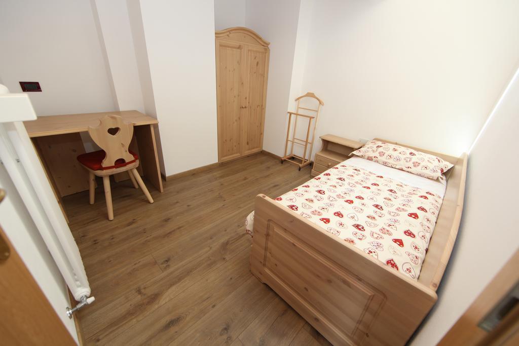 Residence Garni Manuela Cavalese Bagian luar foto